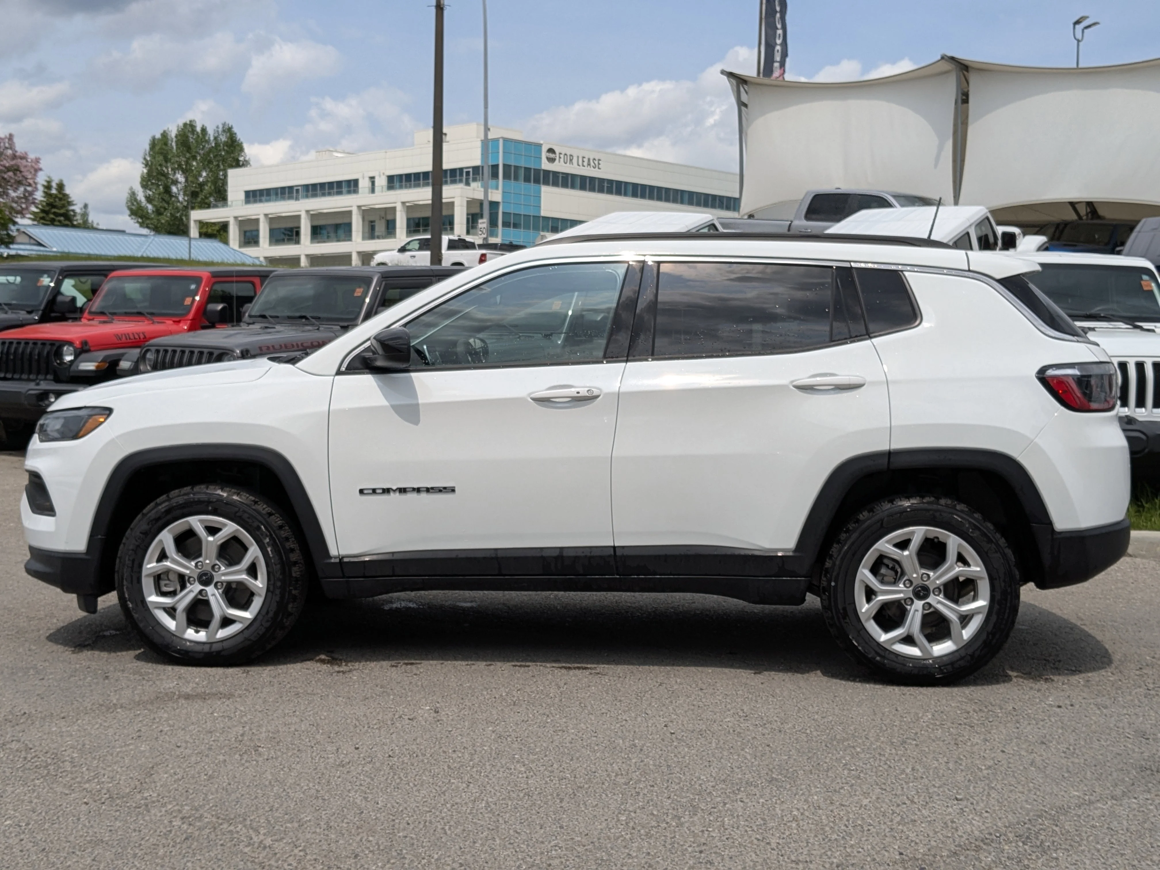 New 2025 White Jeep North - - Front heated seats - Forward Collision Warning - Uconnect 5 with 8.4?inch display image 4