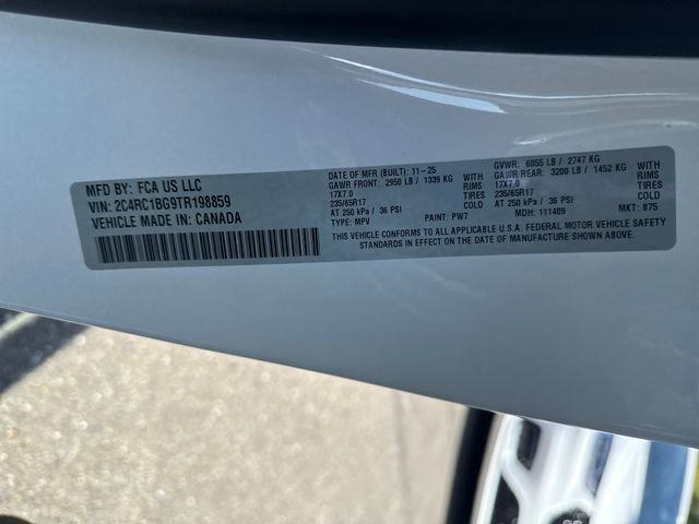 New 2026 Bright White Clear-Coat Exterior Paint Chrysler Select image 18