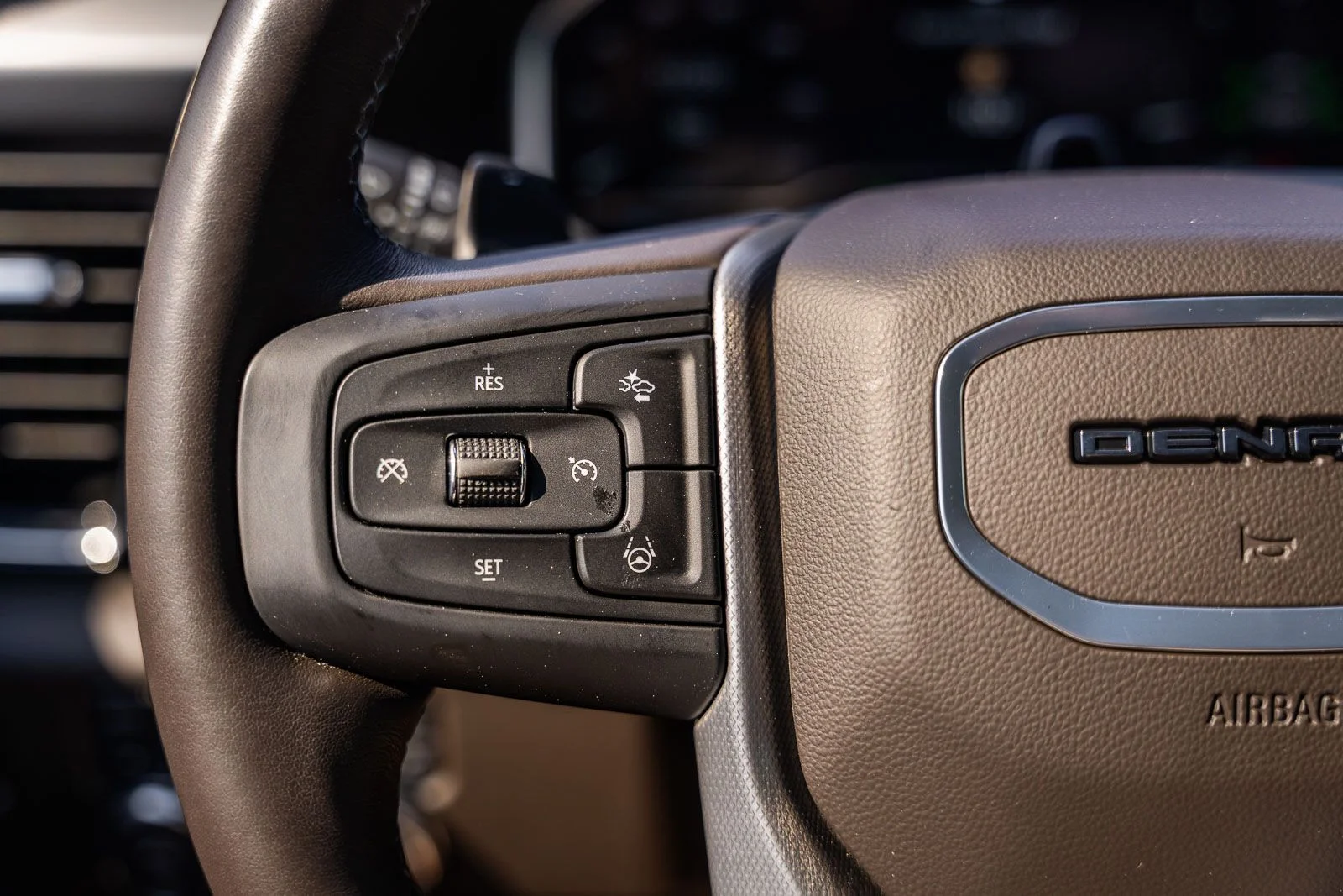 Used 2024 White GMC Denali image 39