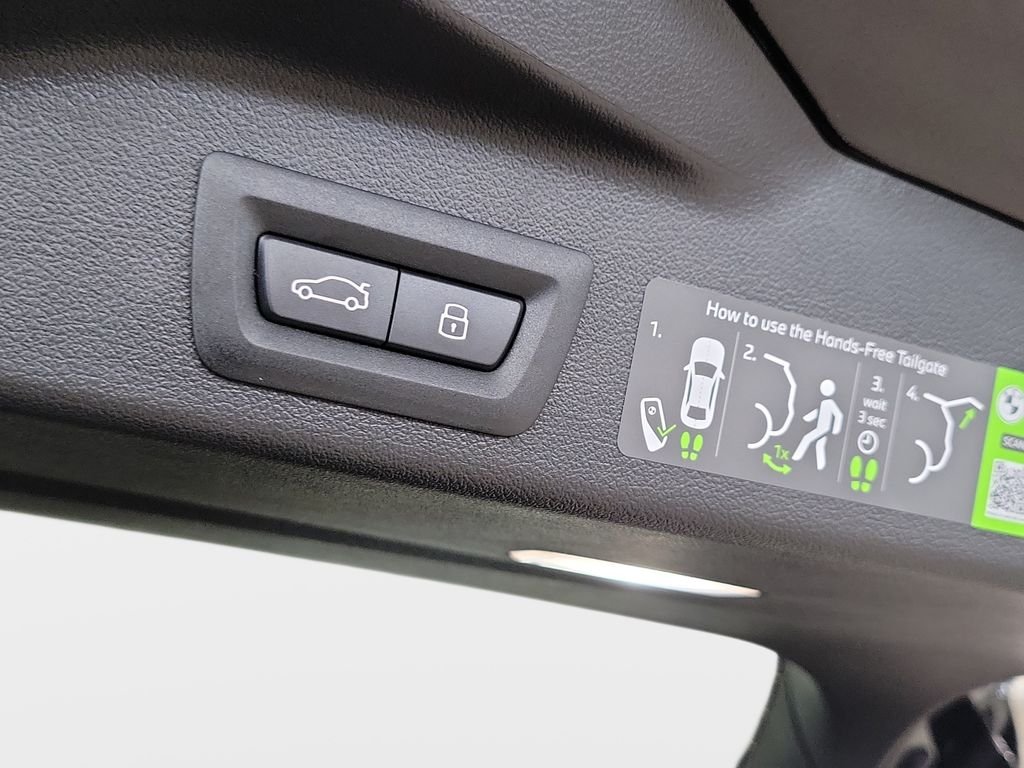 New 2026 Black Sapphire Metallic BMW xDrive40i image 27