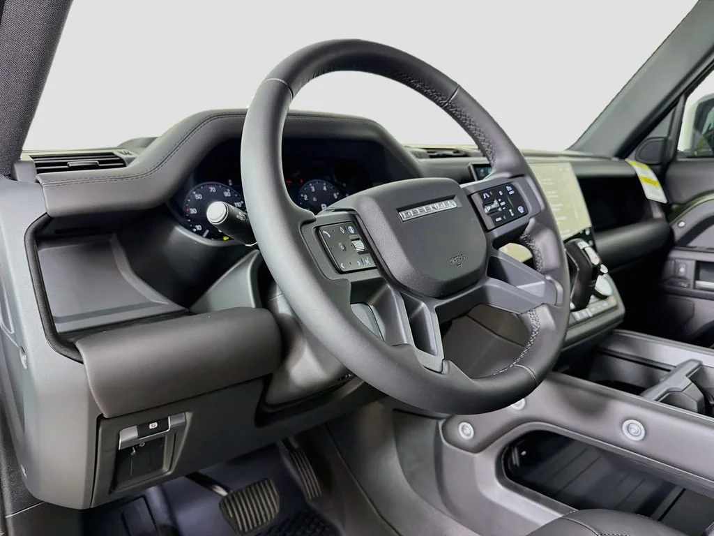 New 2026 Woolstone Green Land Rover X-Dynamic SE image 9