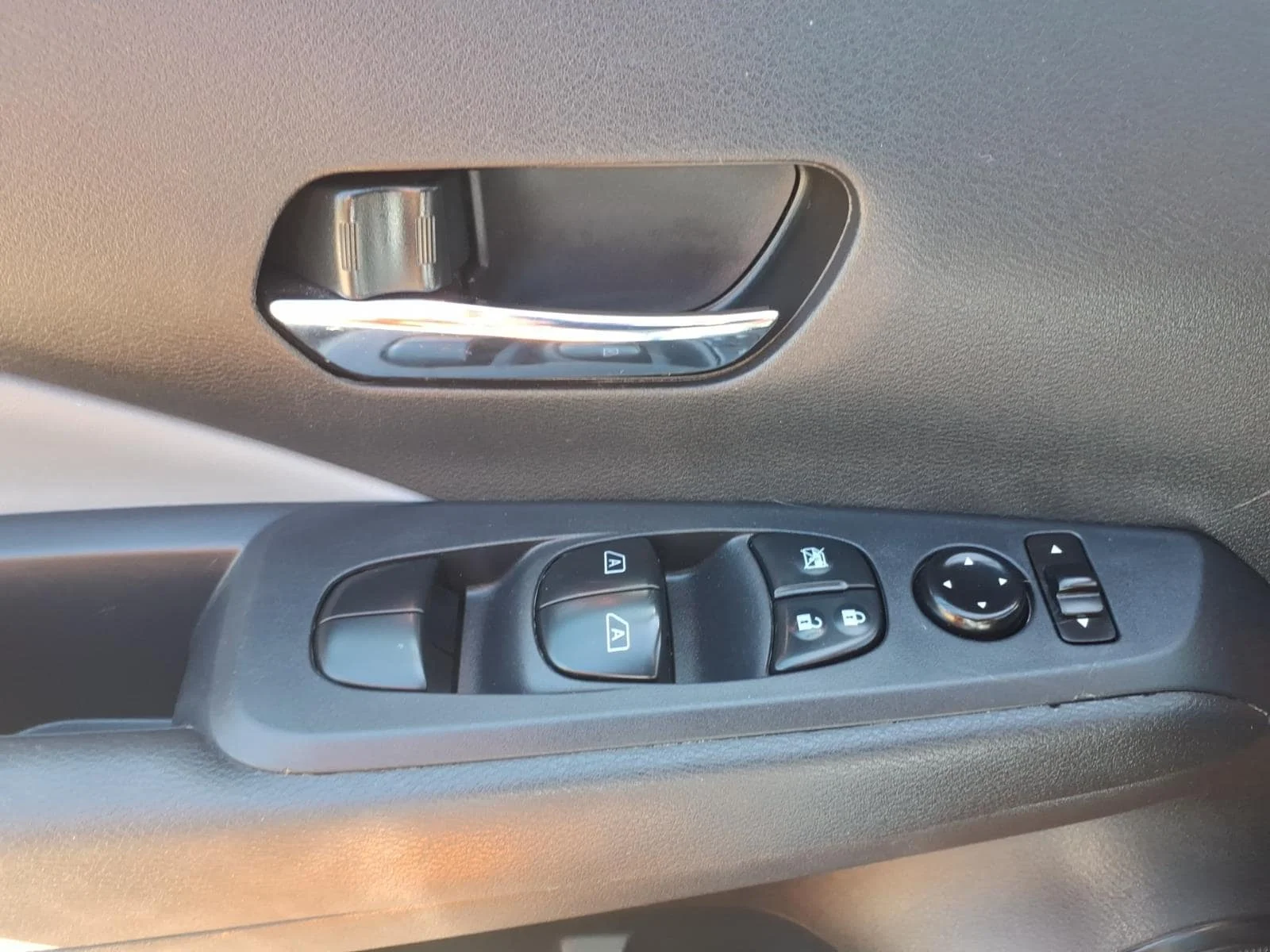 Used 2023 Orange Metallic Nissan SR image 24