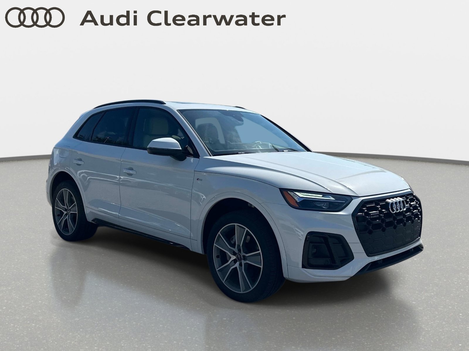 View vehicle photo 4