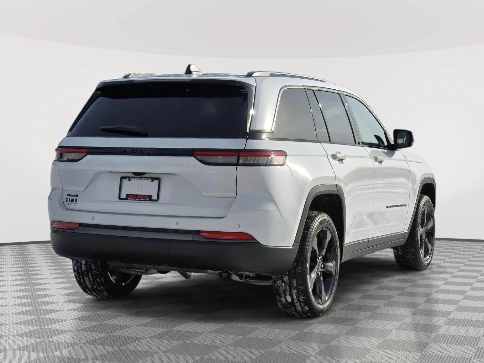 New 2026 Bright White Clear-Coat Exterior Paint Jeep Limited image 7