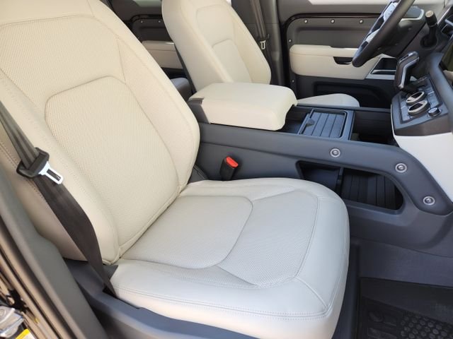 Used 2024 Black Land Rover SE image 14