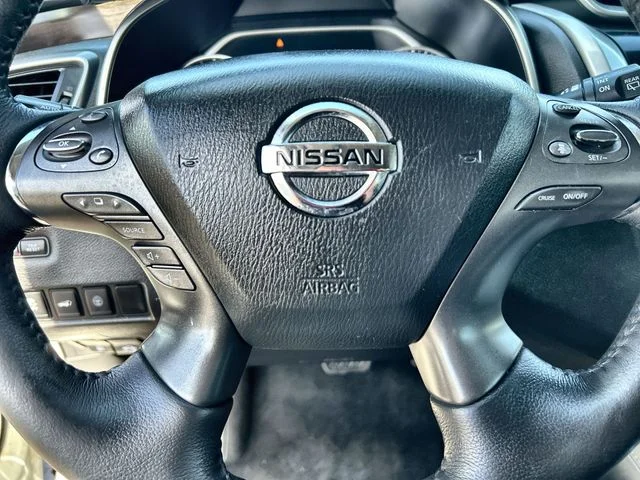 Used 2019 White Nissan Platinum image 10