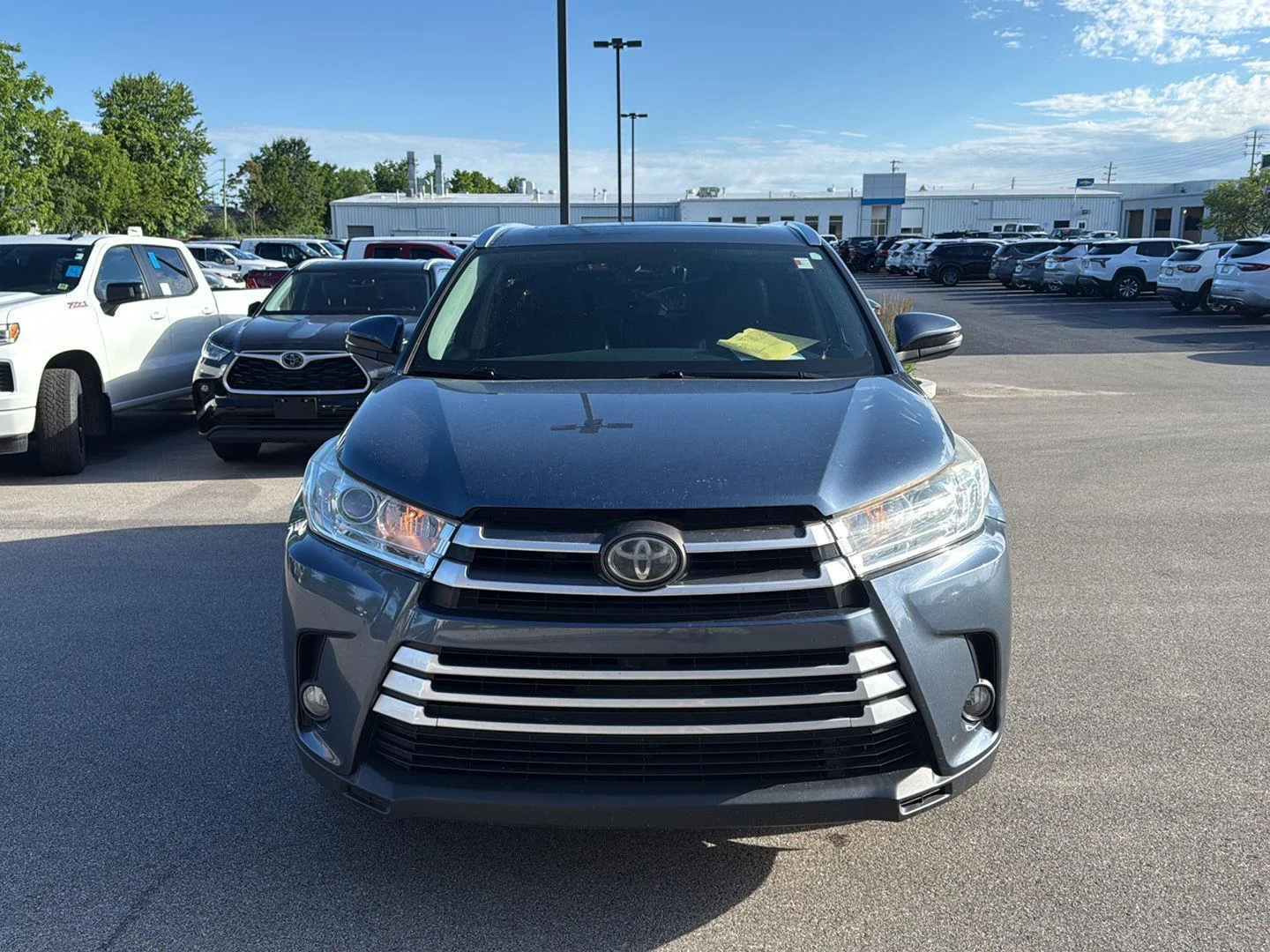 Used 2017 Shoreline Blue Pearl Toyota XLE image 8