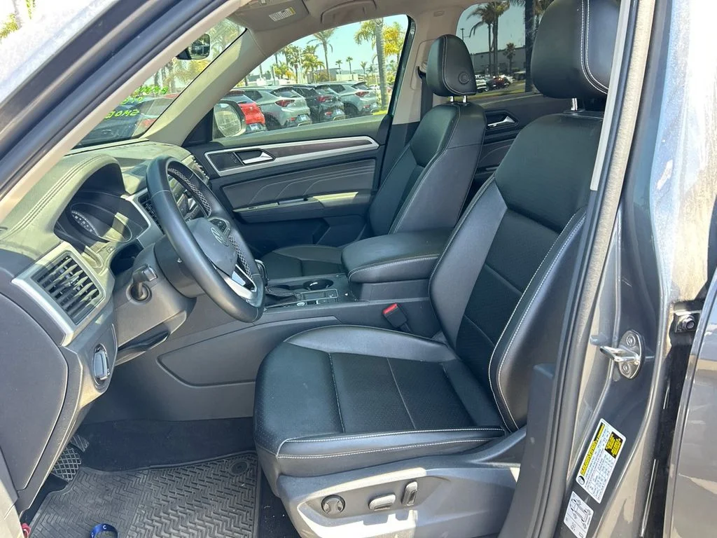 Used 2021 Gray Volkswagen 3.6L V6 SE w/Technology image 7
