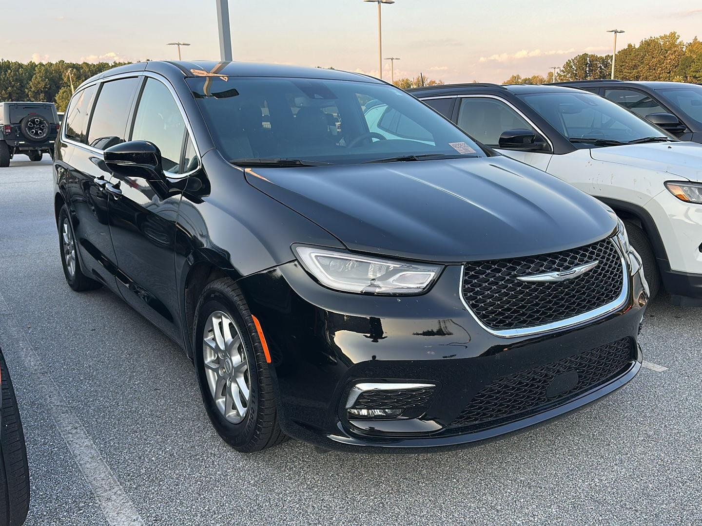 2026 Chrysler Pacifica Select