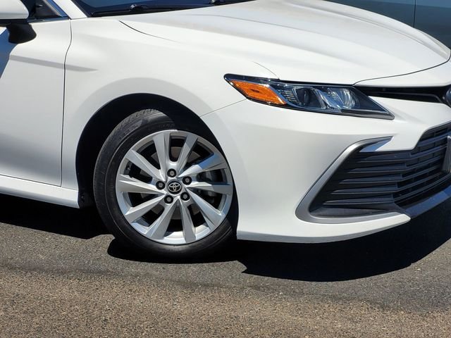 Used 2022 White Toyota LE image 9