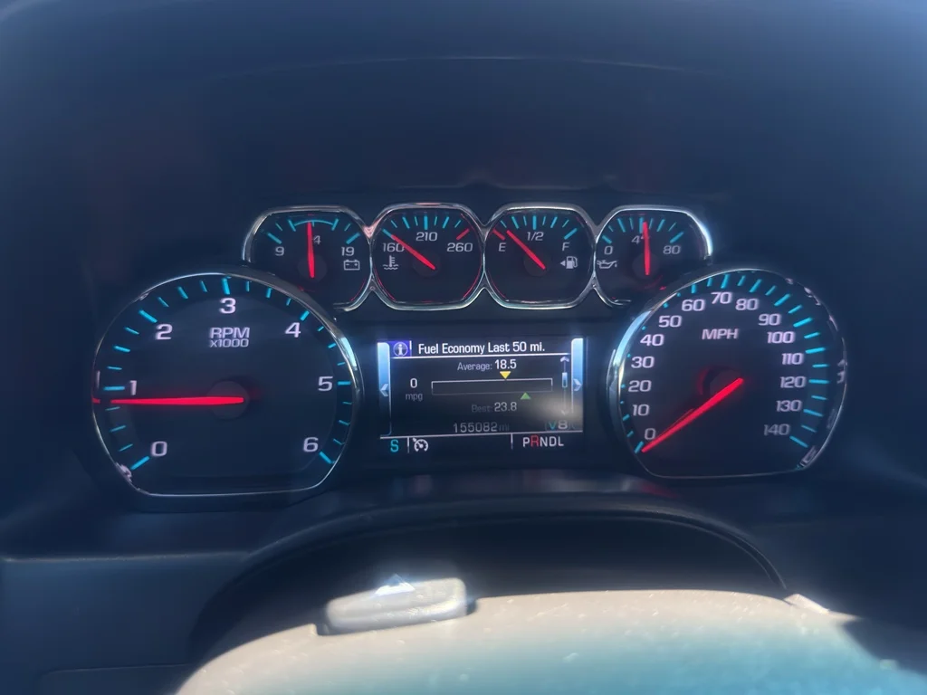 Used 2018 SUMMIT WHITE Chevrolet LT image 23