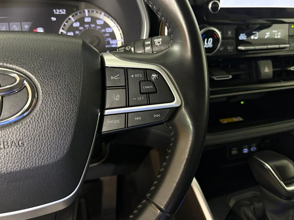 Used 2024 Silver Toyota XLE image 22