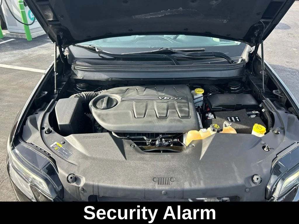 Certified Used 2021 Black Jeep Latitude Lux image 18
