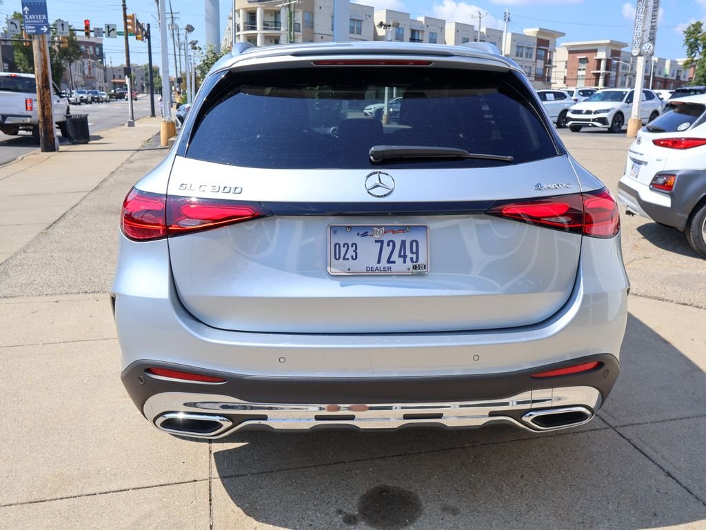 Used 2023 Silver Mercedes-Benz GLC 300 image 4