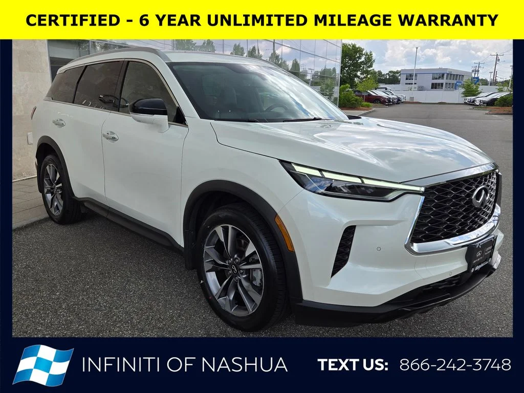 Certified Used 2023 White INFINITI LUXE image 18