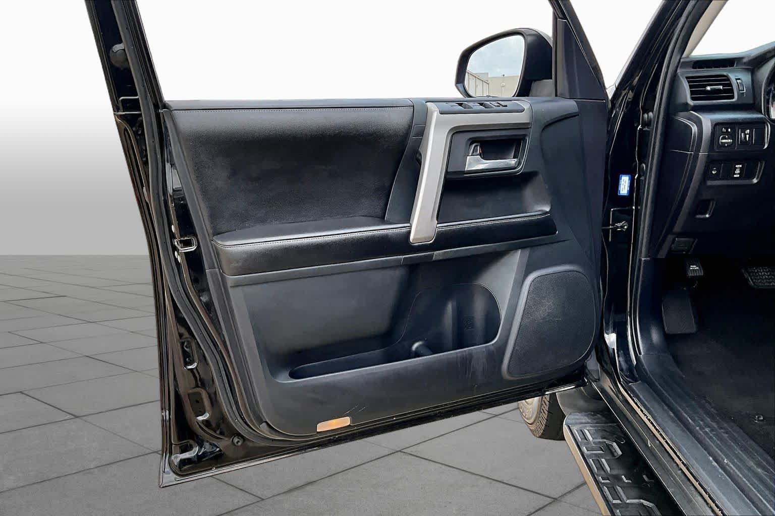 Used 2015 Attitude Black Metallic Toyota SR5 image 22