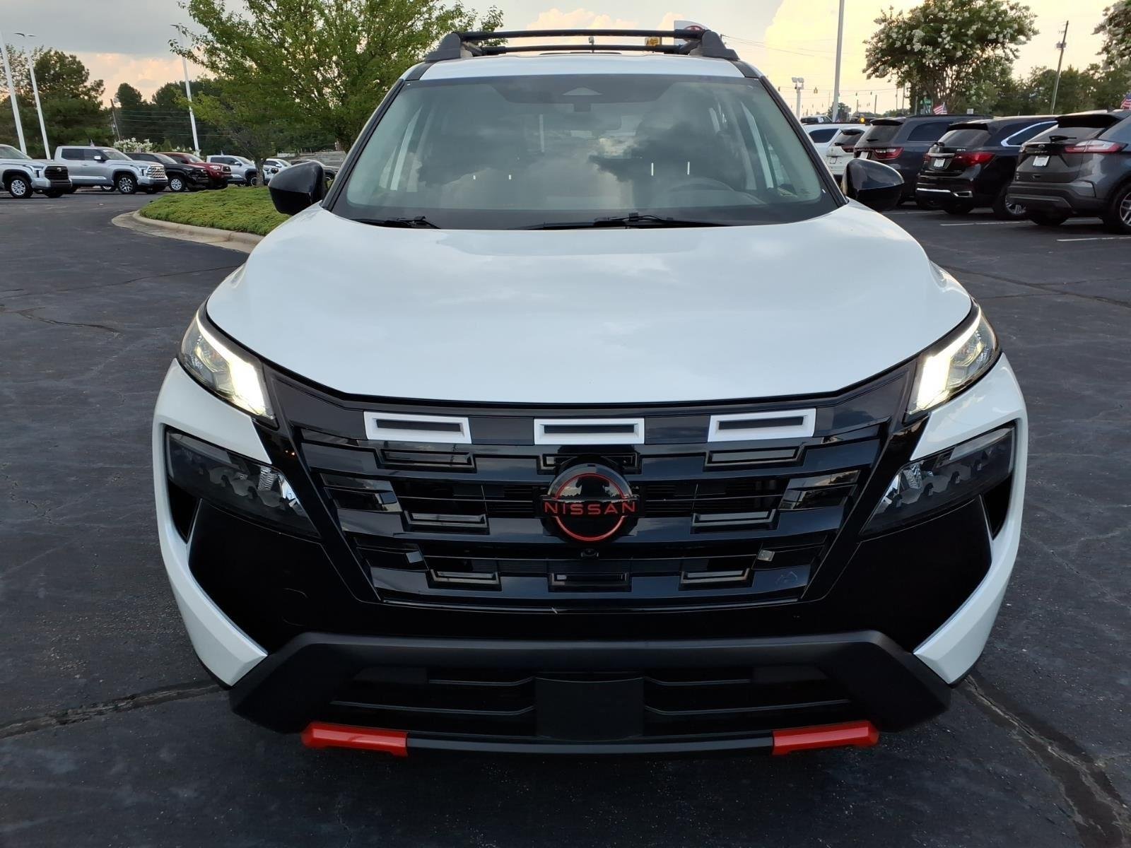 Used 2025 Everest White Pearl Nissan Rock Creek image 8
