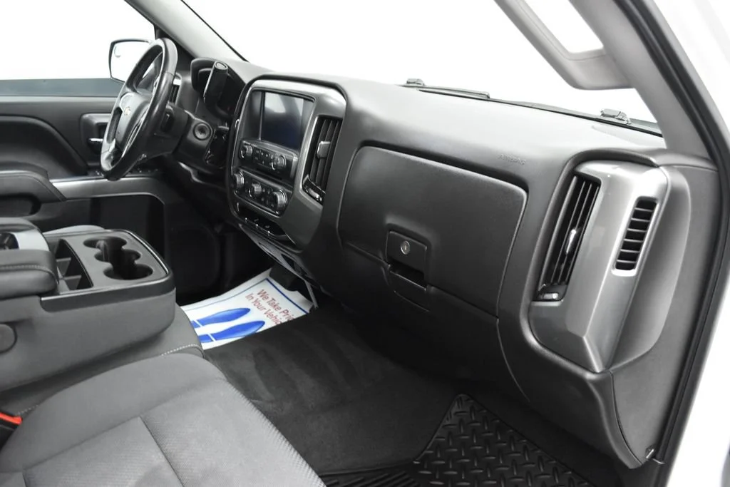 Used 2019 Summit White Chevrolet LT image 24