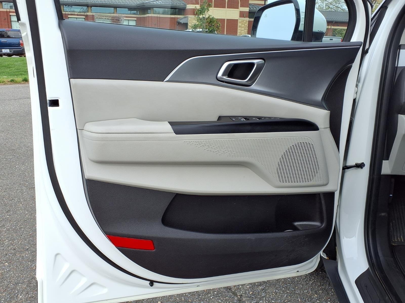 Used 2024 Snow White Pearl Kia LX image 29