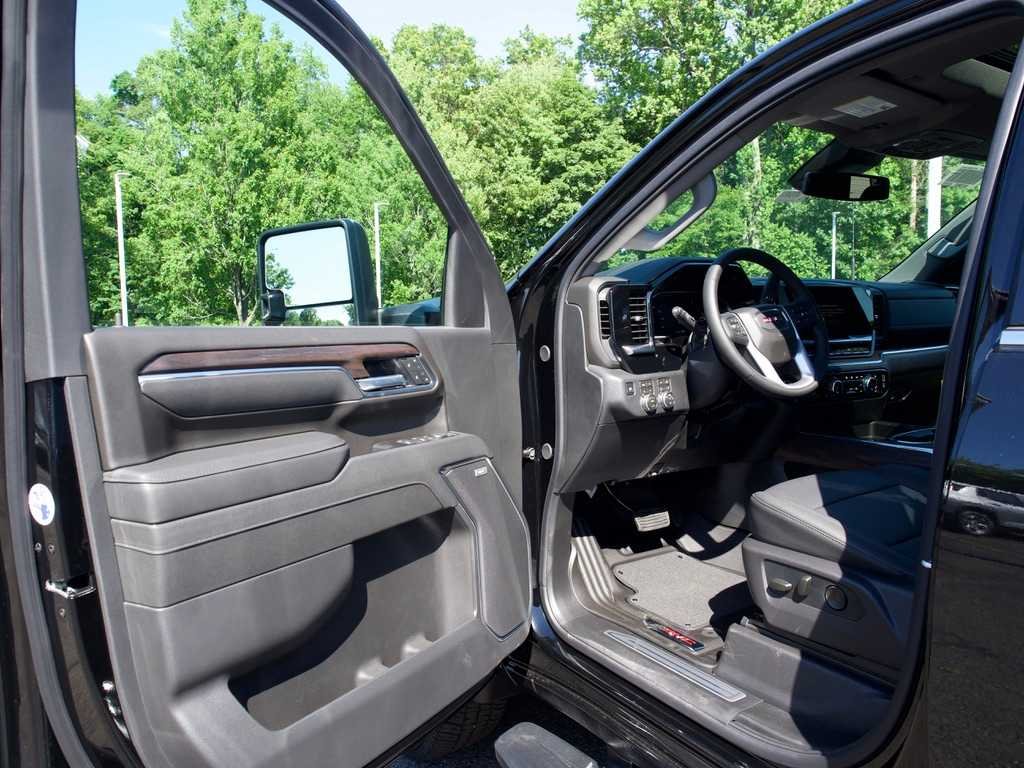 New 2026 Onyx Black GMC SLT image 9