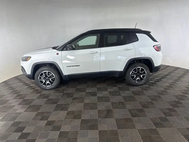 Used 2025 White Jeep Trailhawk image 8