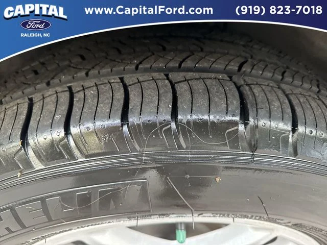 Used 2023 Green Ford SEL image 13