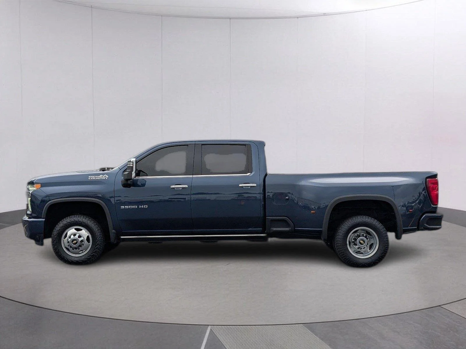 Used 2022 NORTHSKY BLUE METALLIC Chevrolet High Country image 2