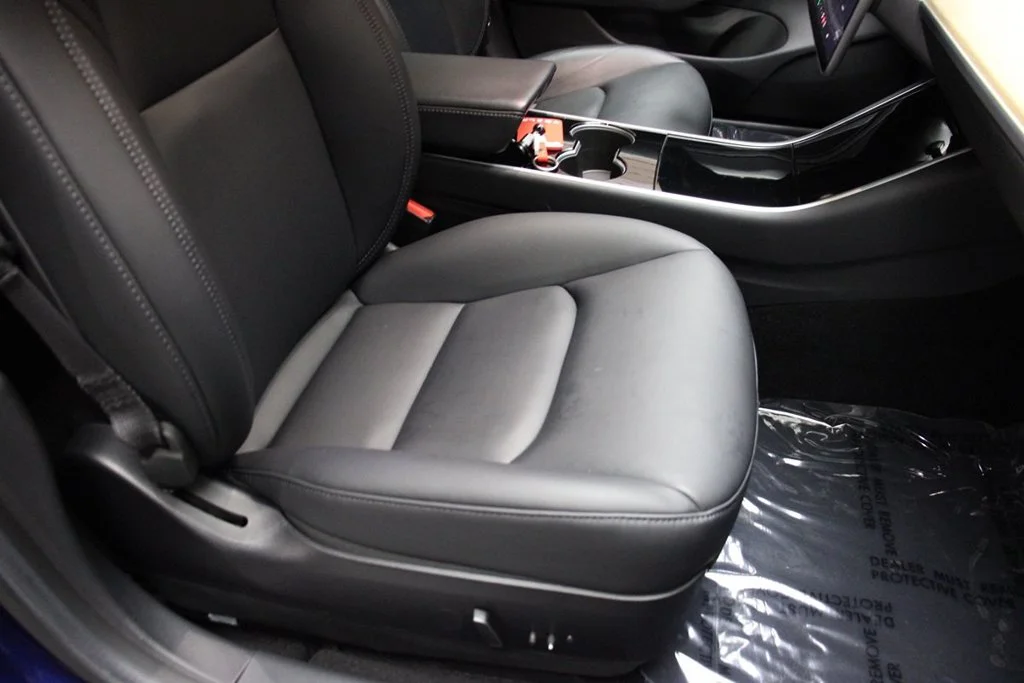 Used 2019 Deep Blue Metallic Tesla  image 27
