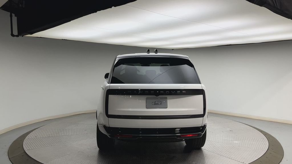New 2026 Fuji White Land Rover SE image 3