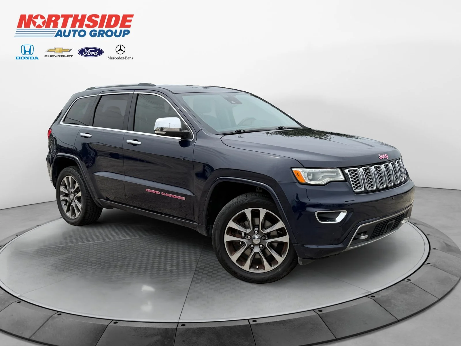 Used 2018 True Blue Pearlcoat Jeep Overland image 1
