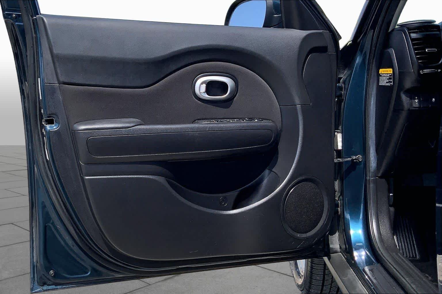Used 2018 Mysterious Blue Kia + image 21
