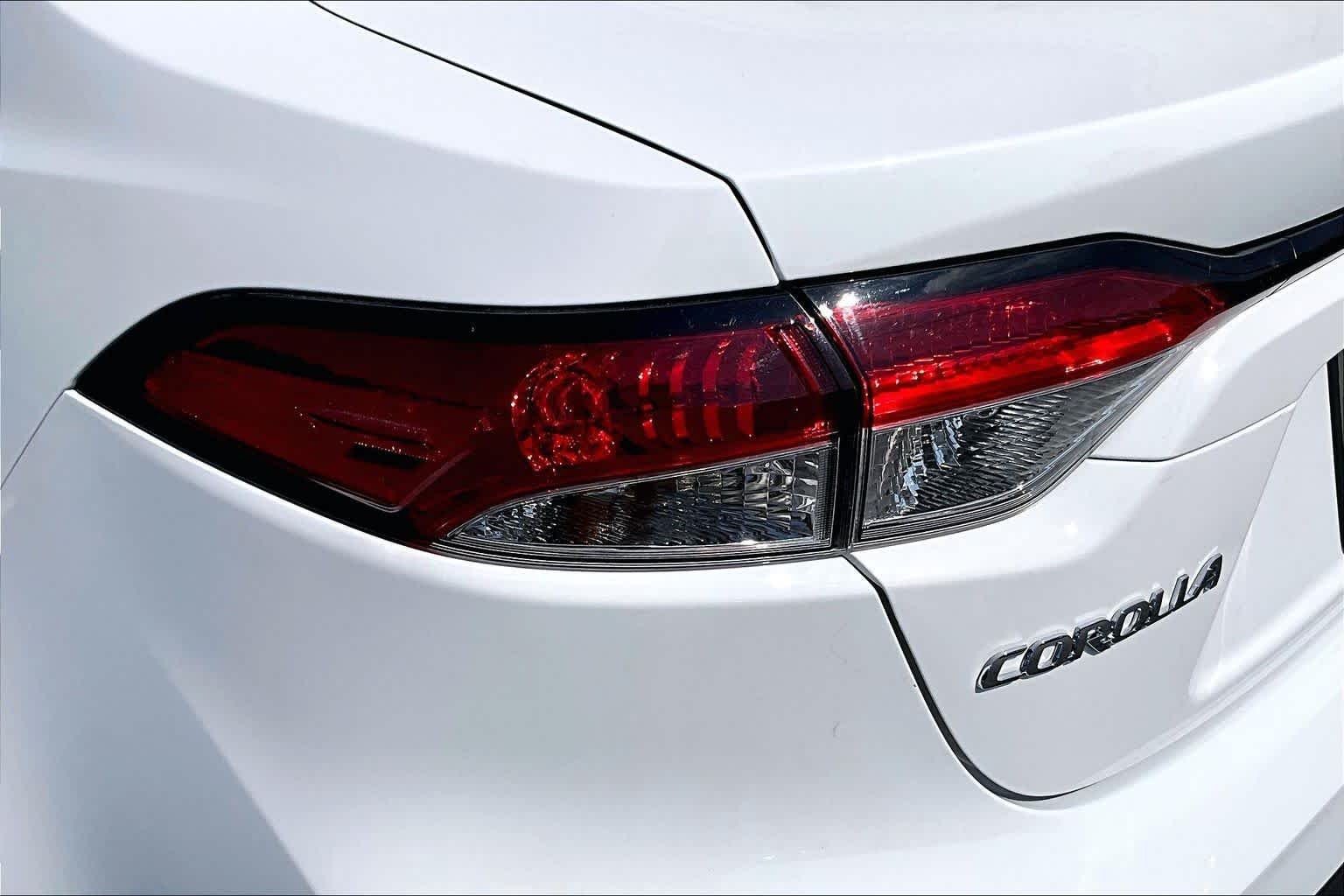 Used 2024 Ice Cap Toyota LE image 29