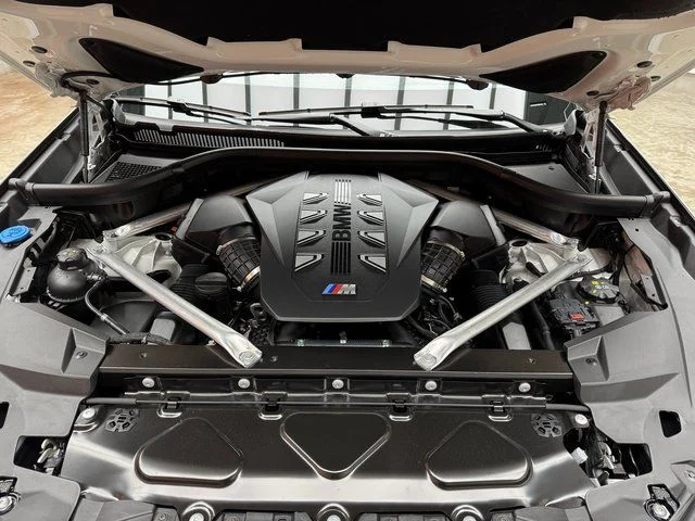 Used 2026 White BMW M60i image 27