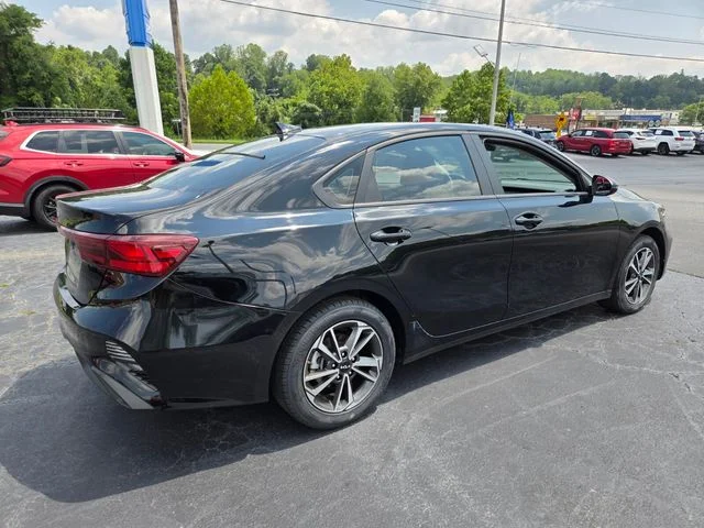 Used 2024 Black Kia LXS image 8