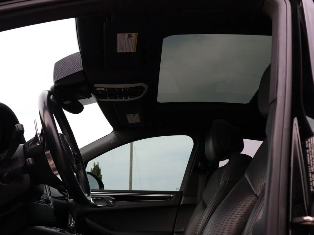 Used 2018  Porsche Base image 35