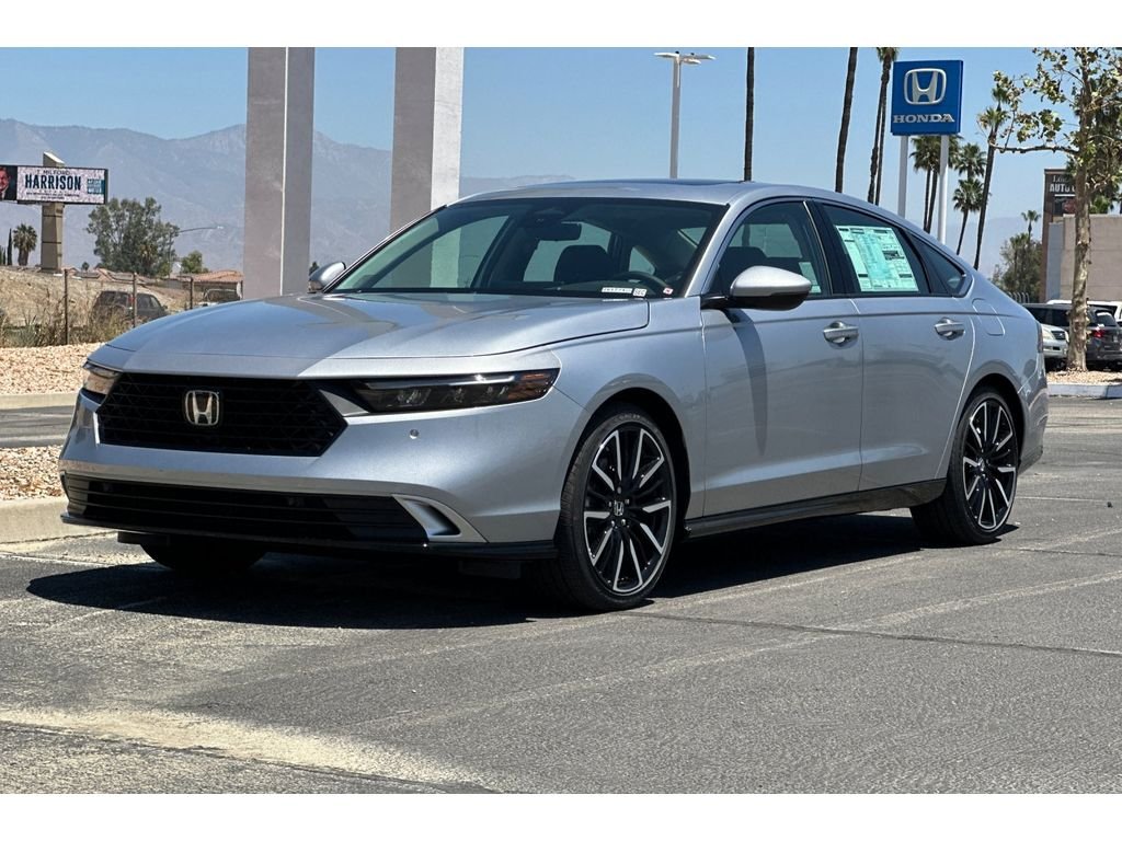 New 2026 Solar Silver Metallic Honda Touring image 9