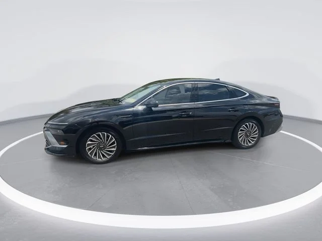 Used 2025 Black Hyundai Limited image 4