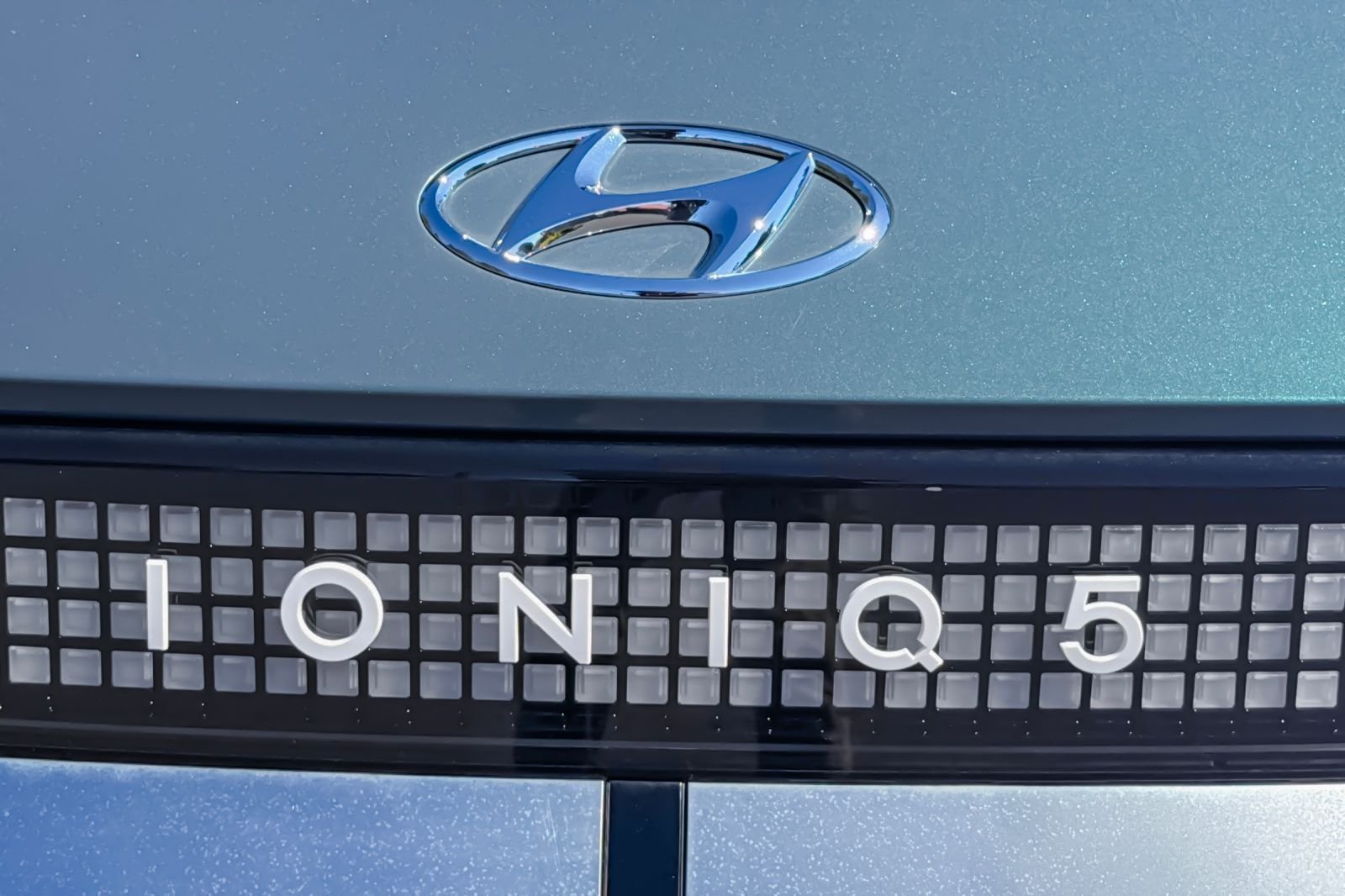 Used 2024 Green Hyundai Limited image 41