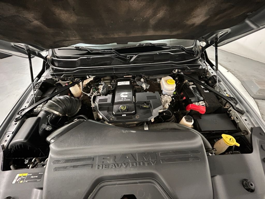 Used 2024 Silver Ram Laramie image 21