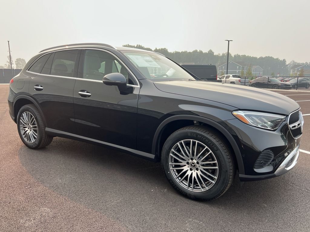 New 2026 Black Mercedes-Benz GLC 300 image 2