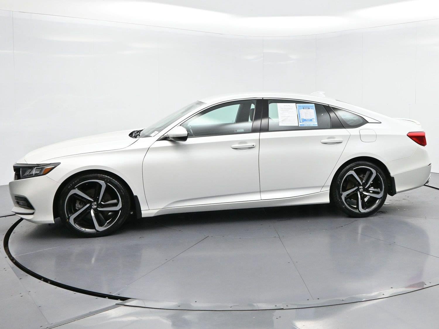 Used 2020 Platinum White Pearl Honda Sport image 4