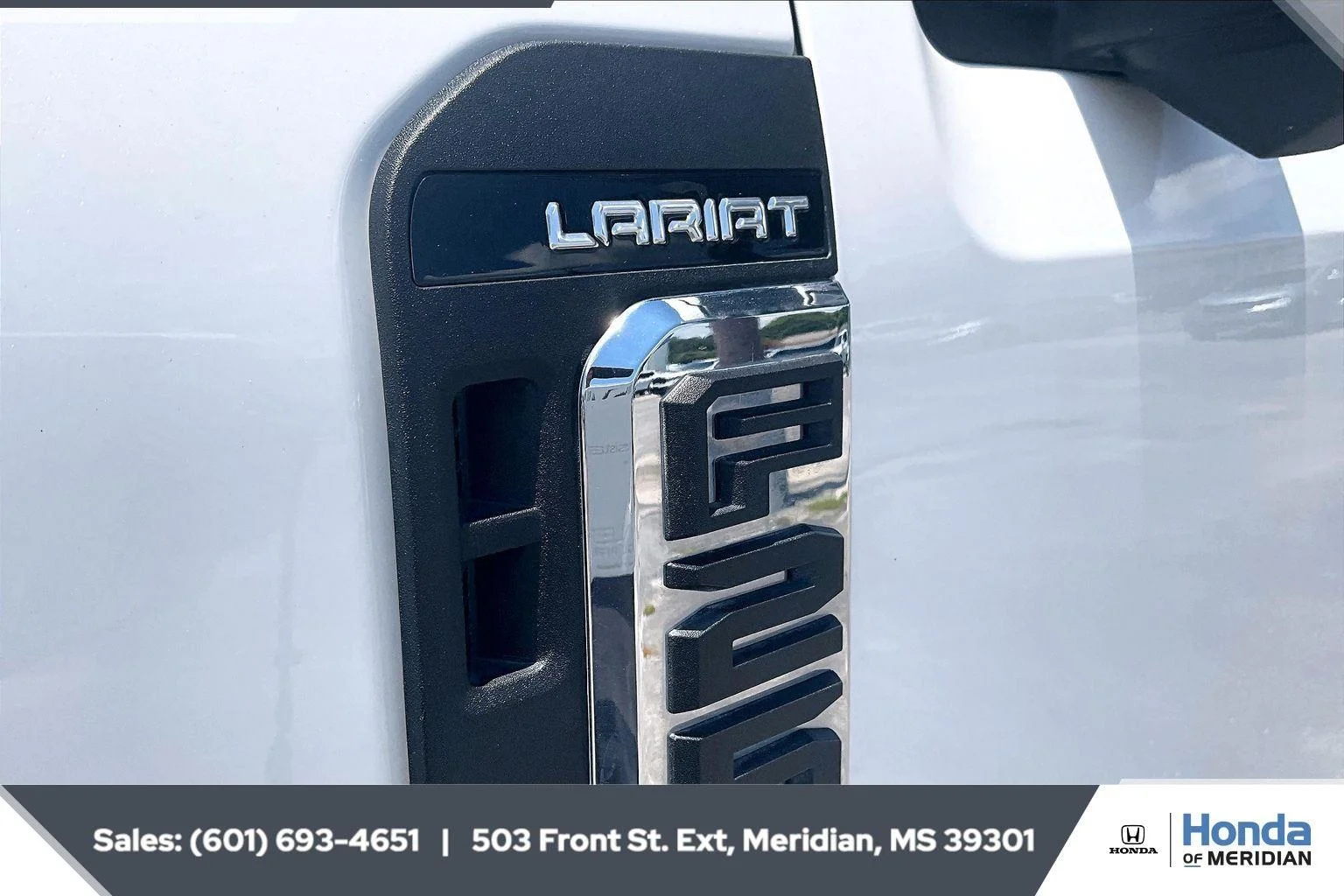 Used 2024 Star White Metallic Tri-Coat Ford LARIAT image 8