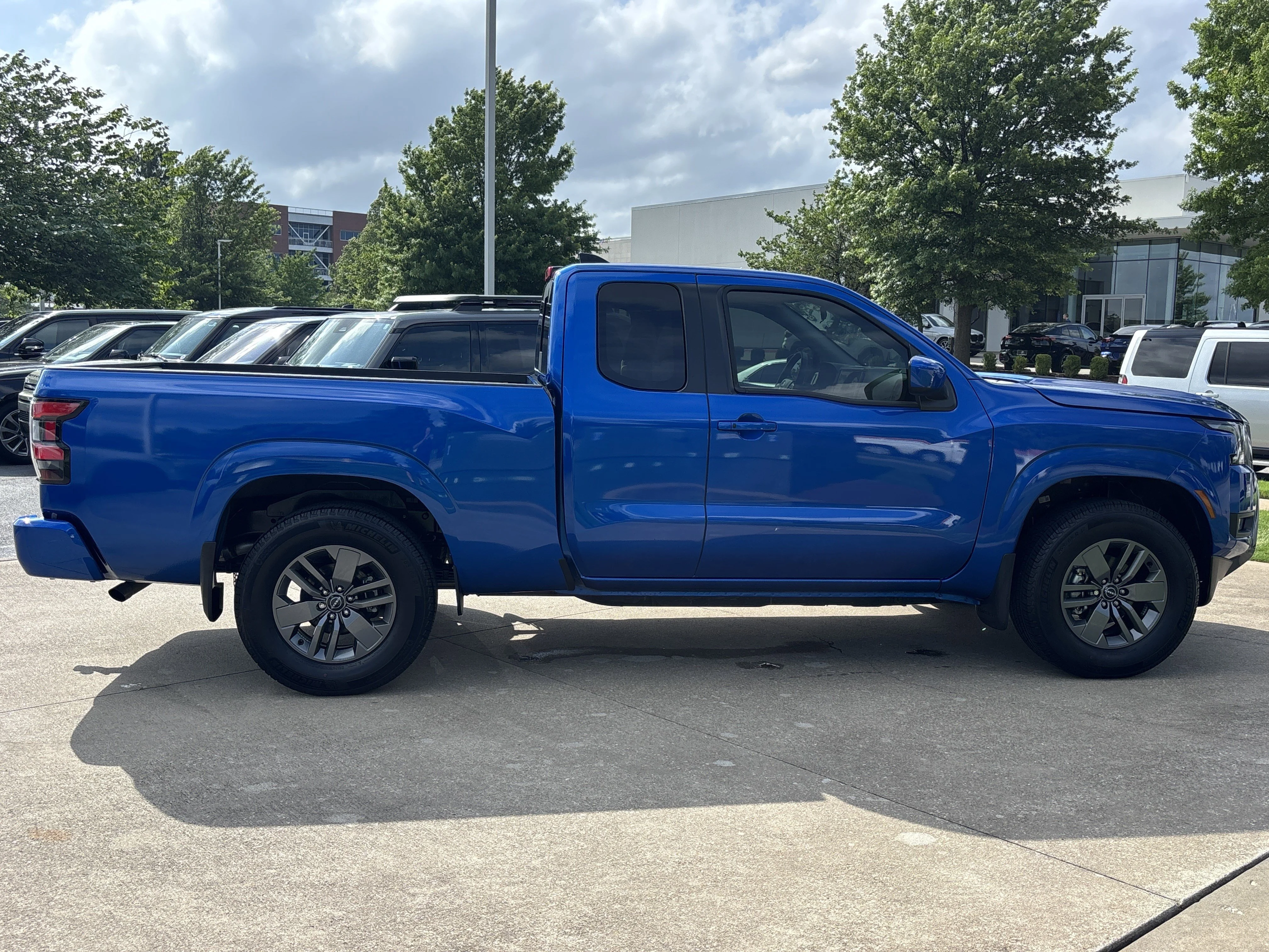 Used 2025 Bluestone Pearl Nissan SV image 2