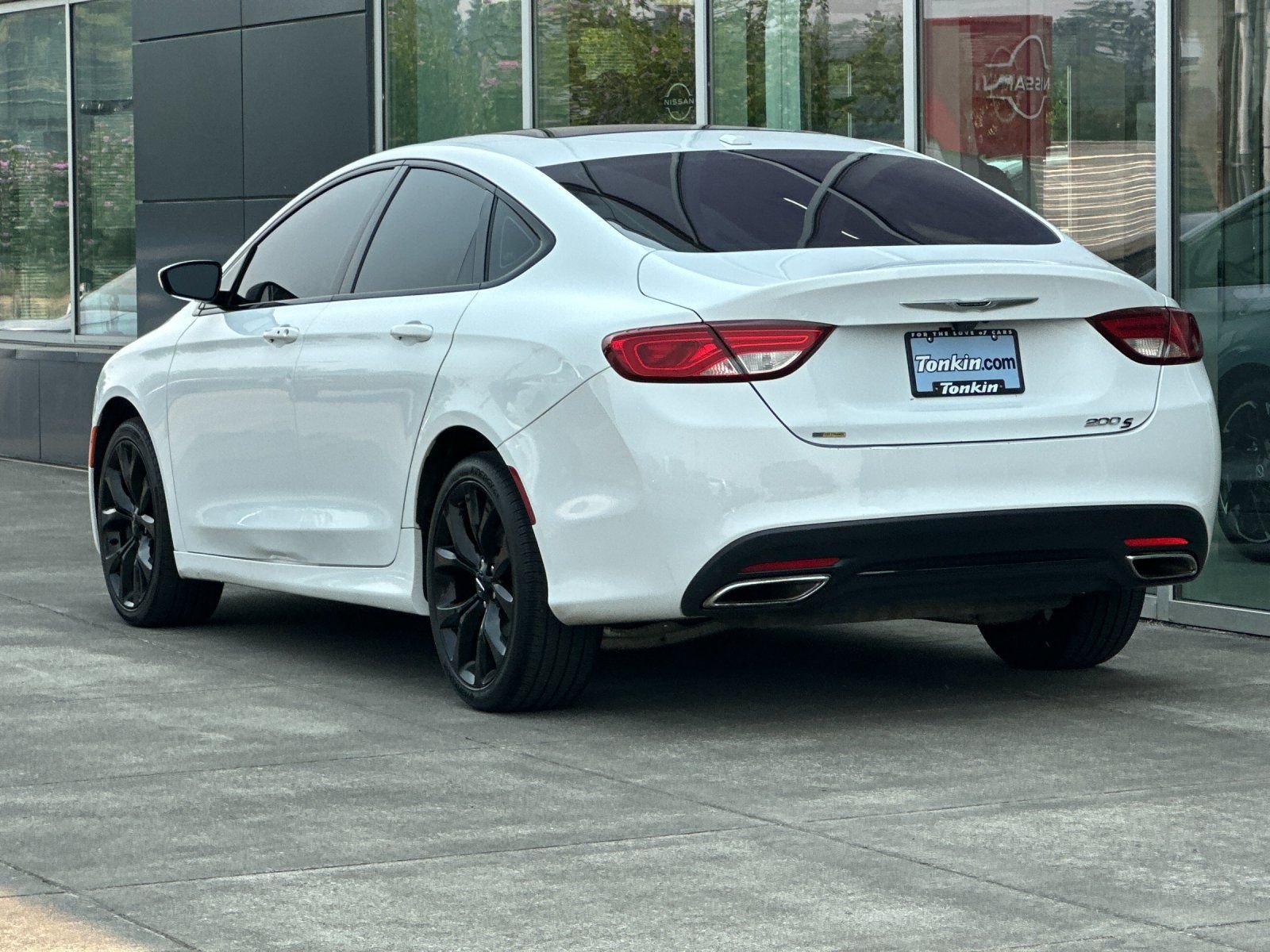 Used 2015 Bright White Clearcoat Chrysler S image 5