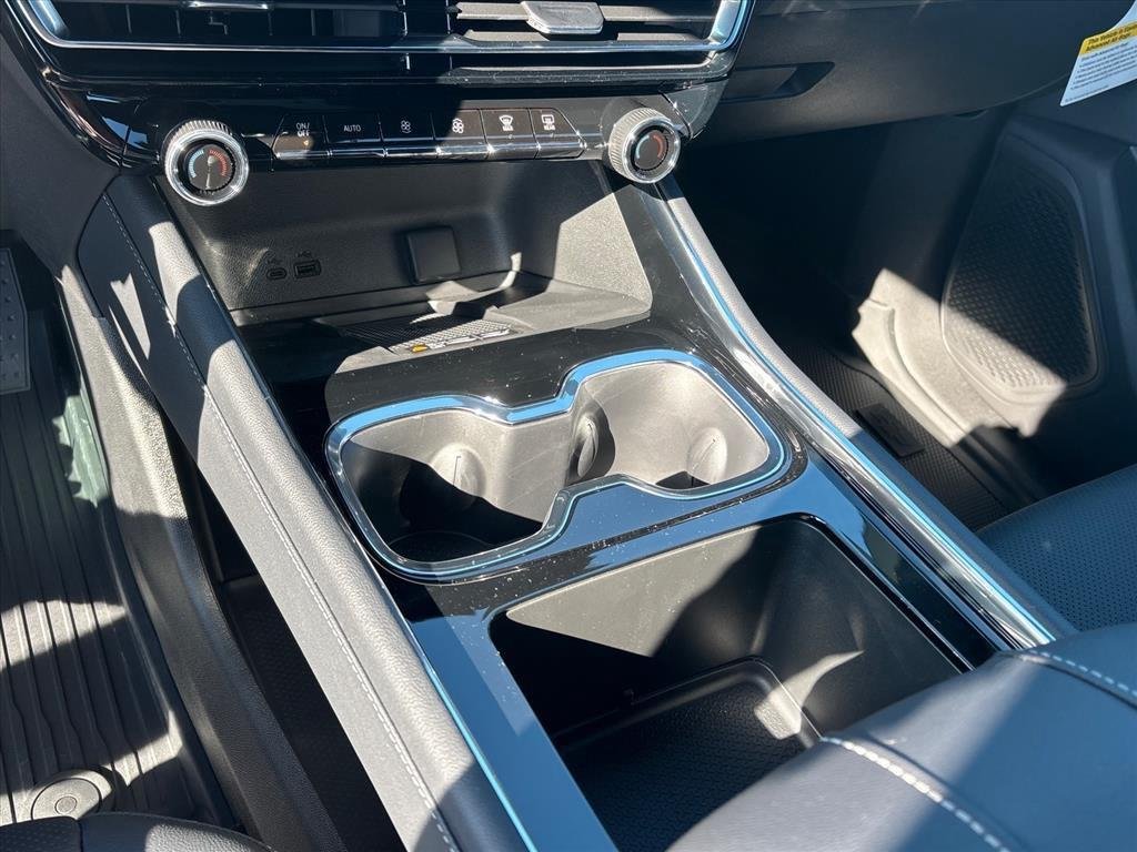 2027 Chevrolet Traverse LT - Photo 17