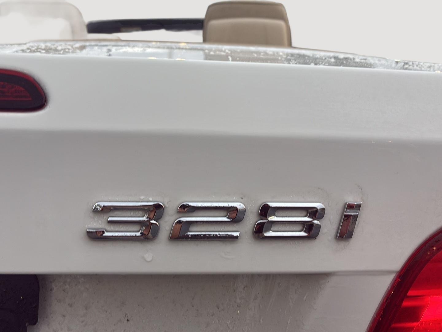 Used 2011 Alpine White BMW 328i image 10