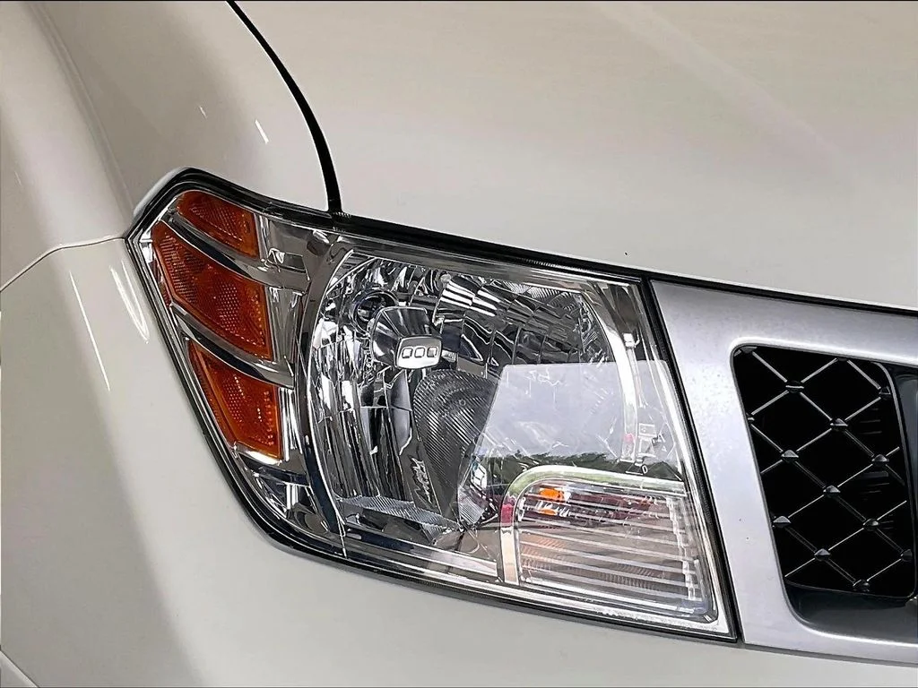 Used 2020 White Nissan PRO-4X image 33