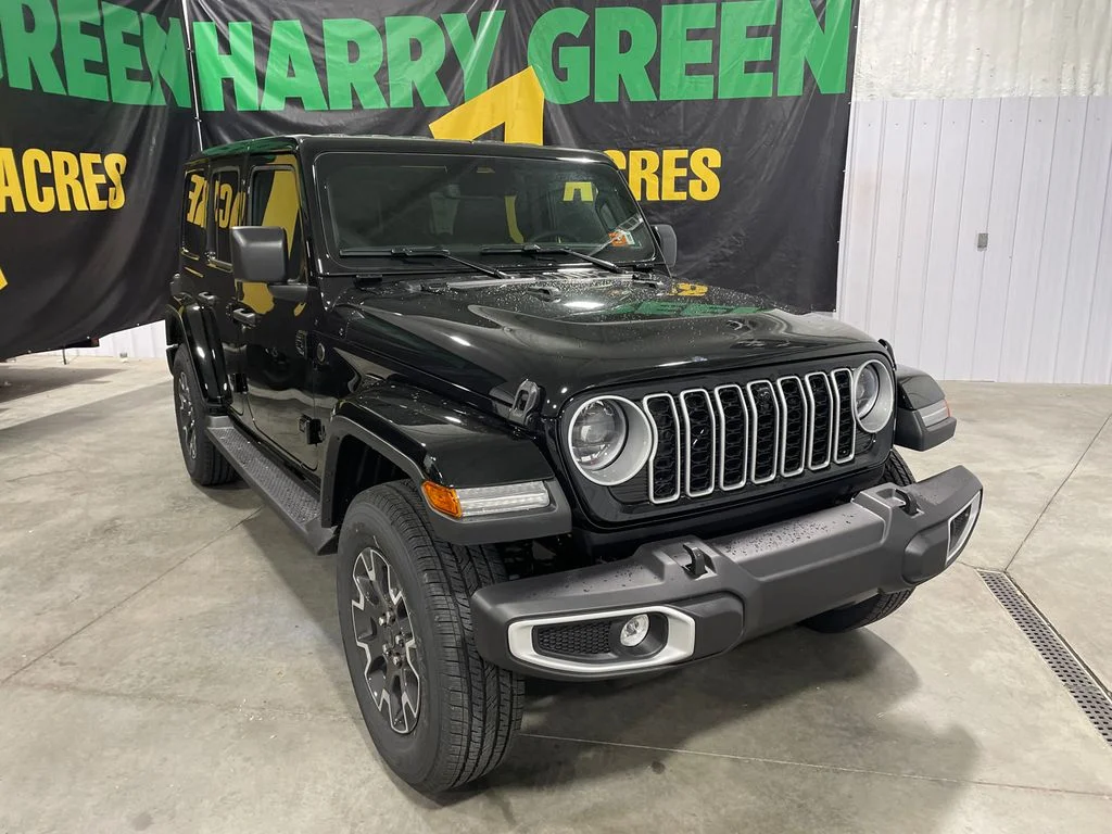 New 2026 Black Clear-Coat Exterior Paint Jeep Sahara image 3