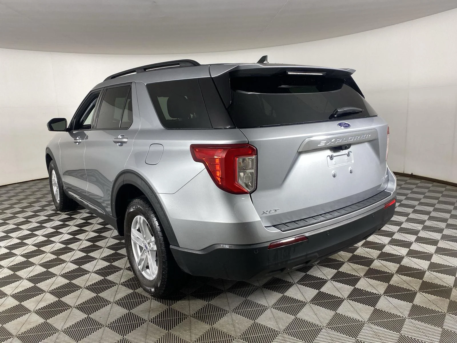Used 2024 Iconic Silver Ford XLT image 15