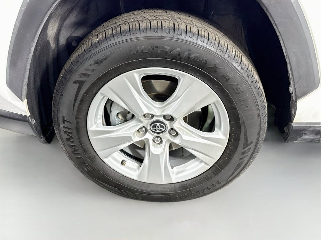 Used 2020 Super White Toyota XLE image 34